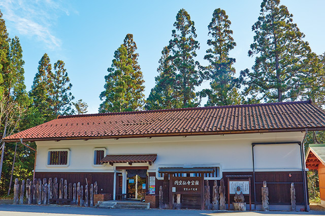 円空仏寺宝館