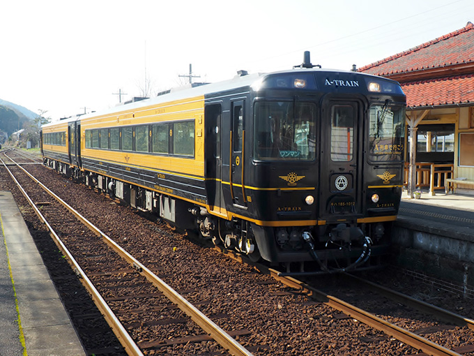 網田駅に停車