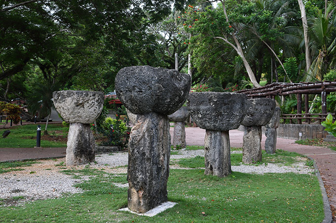 古代チャモロ時代の石碑「ラッテ・ストーン公園」