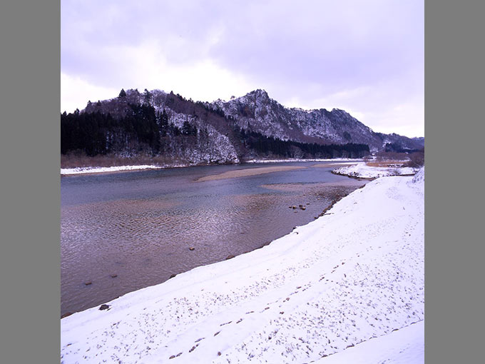 常浪川（とこなみがわ）の伏流水（地下水）で仕込みます