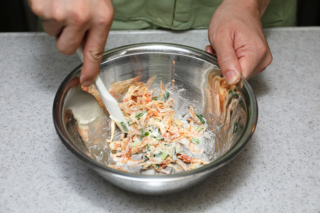 ②に小麦粉、酒、水を加えてよく混ぜる