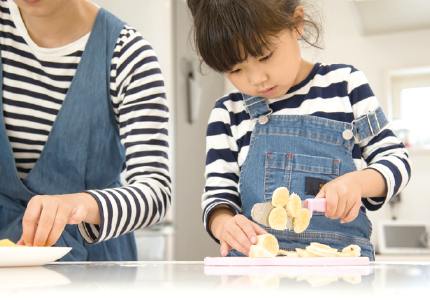 お子様用のキッチングッズを用意しましょう